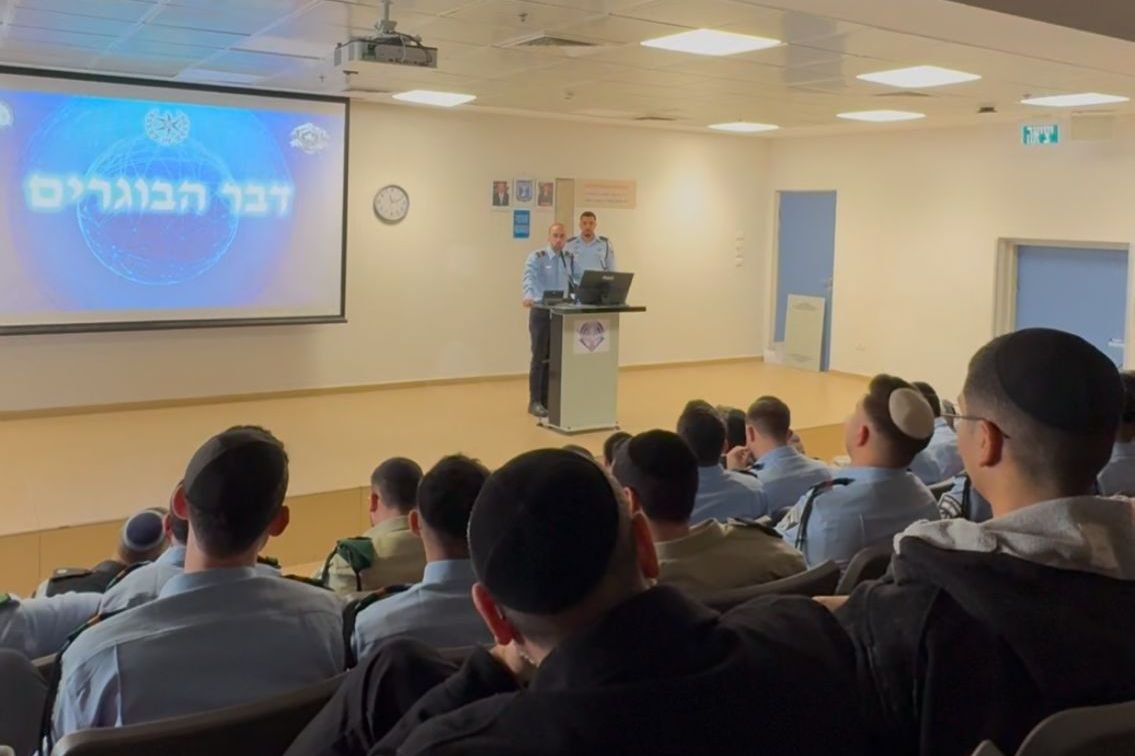 באדיבות המצלם