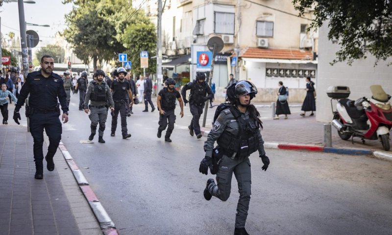 "השתגענו לגמרי?" הרבי מקרלין על האלימות בבני ברק&nbsp;
