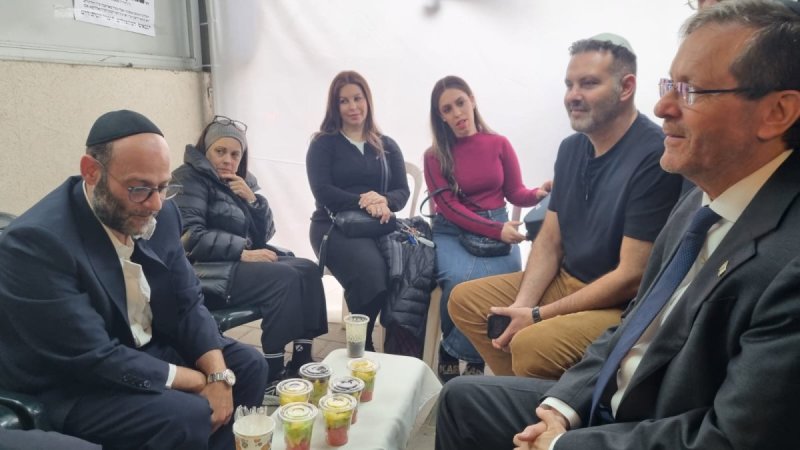 באדיבות המצלם