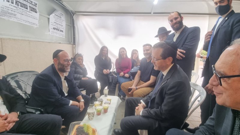 באדיבות המצלם