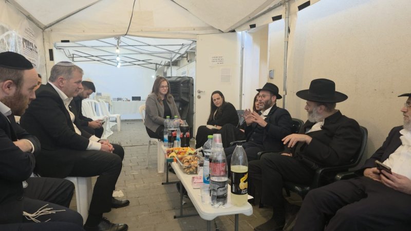 באדיבות המצלם