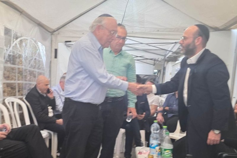 באדיבות המצלם