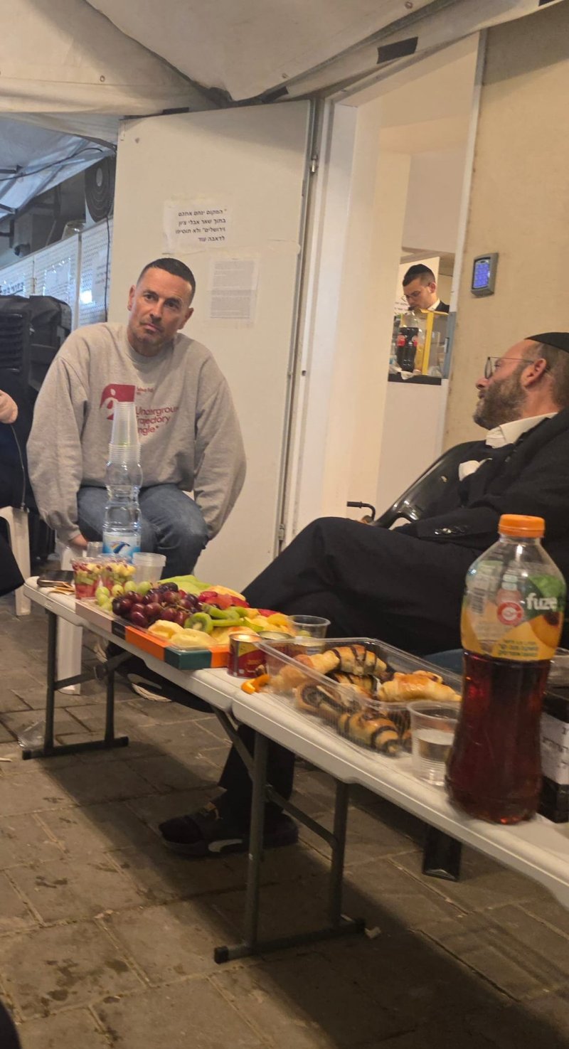באדיבות המצלם
