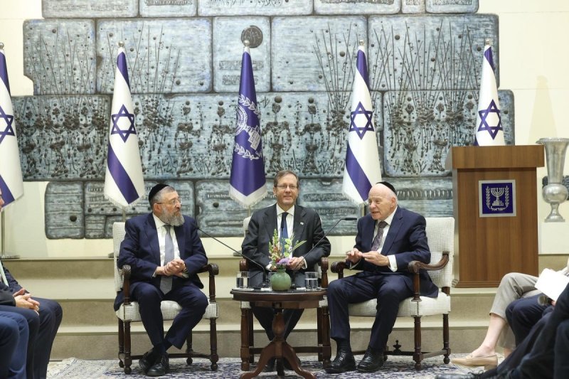 יחצ