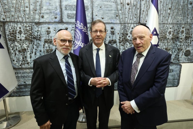 יחצ