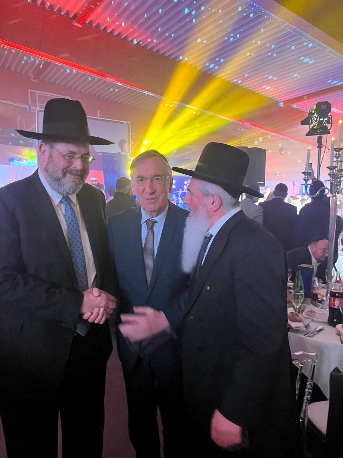 באדיבות המצלם