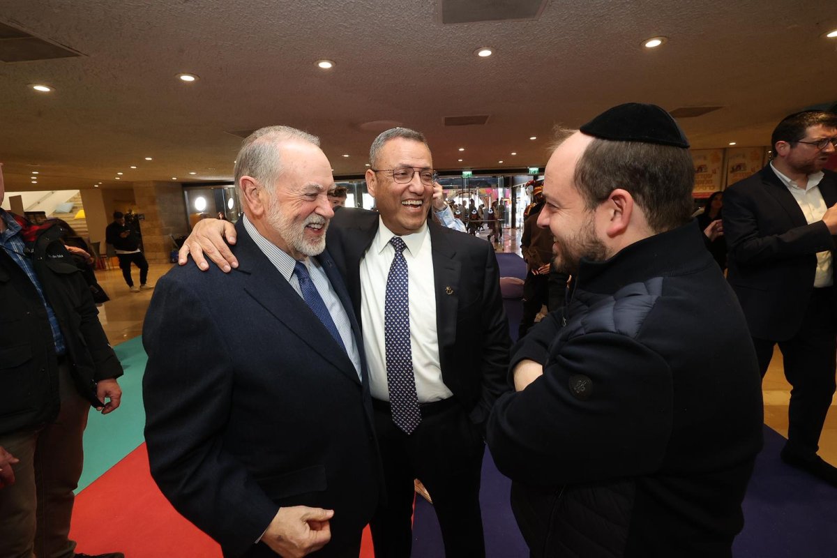 באדיבות המצלם