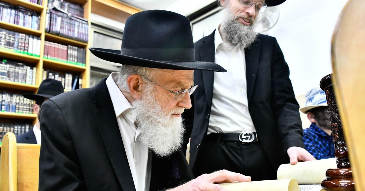 מדוע הגאון רבי אשר אריאלי שמע קריאת מגילה בבני ברק? - בחדרי חרדים
