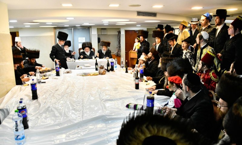 בחסידות של הרבי הישיש חגגו פורים במתחם התת קרקעי של 'אש קודש'