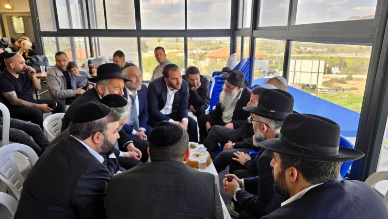 באדיבות המצלם
