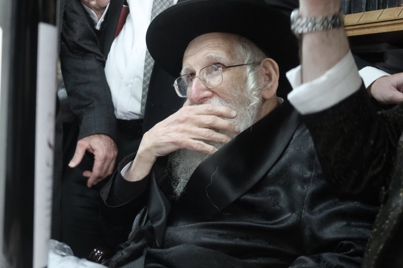 באדיבות המצלם