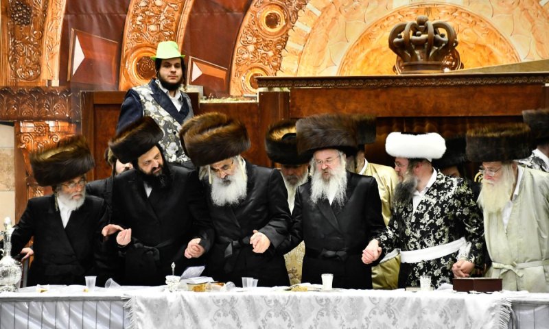 ה'פורים רב' בדושינסקיא: אולי הרבי יתחיל ללבוש בעקיטשע צבעוני?