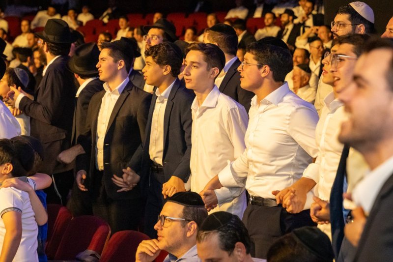 באדיבות המצלם