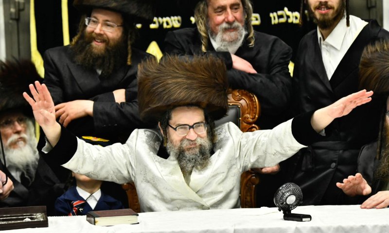 תיעוד ענק מ'משתה היין' בחצר סקולען ירושלים