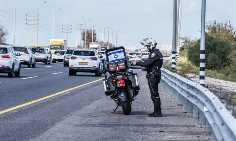 שוטר בכביש, אילוסטרציה