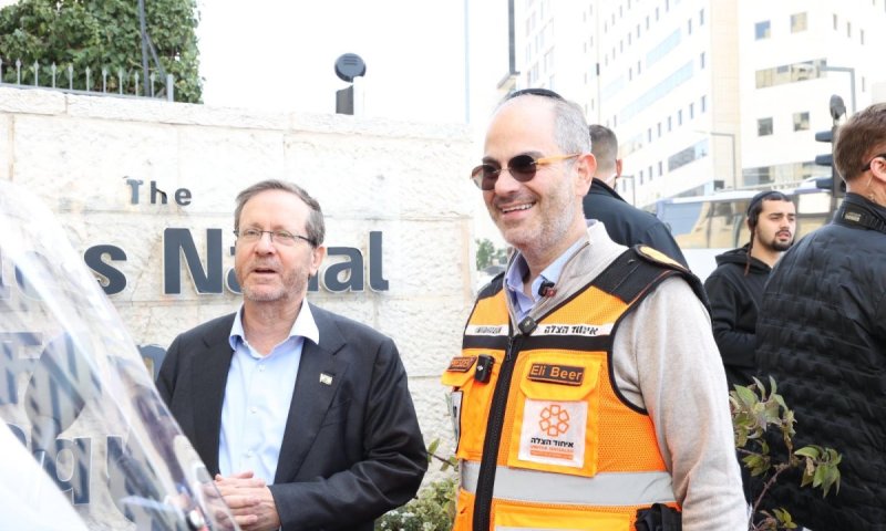 נשיא המדינה ביקר במטה הארצי של איחוד הצלה בירושלים