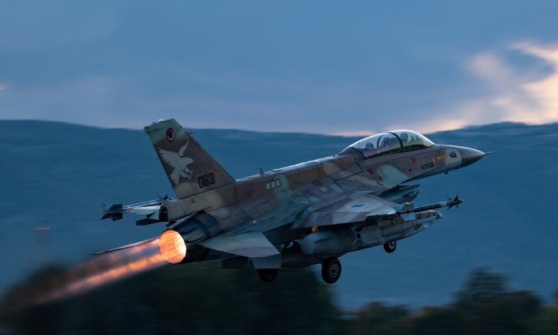 מטוסי קרב הוזנקו: טיסה מוורשה לנתב"ג הוסטה לקפריסין