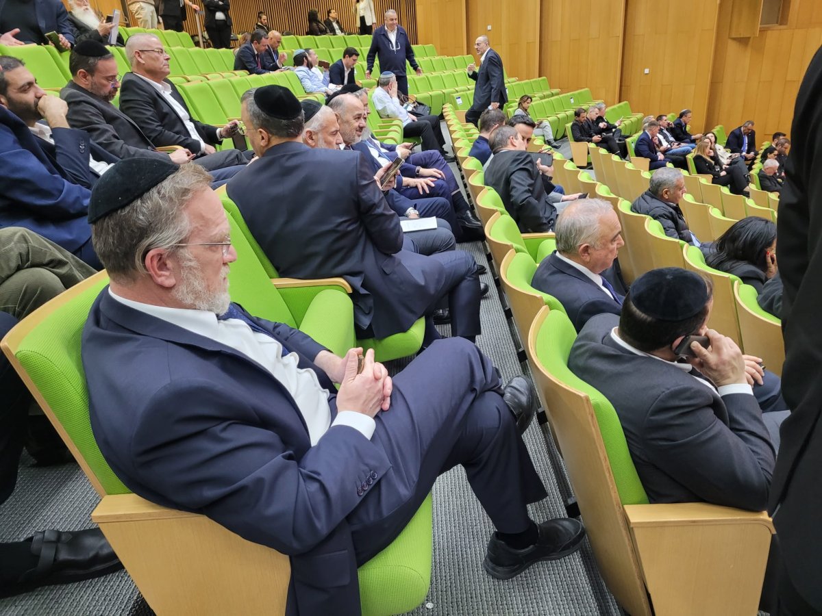 באדיבות המצלם