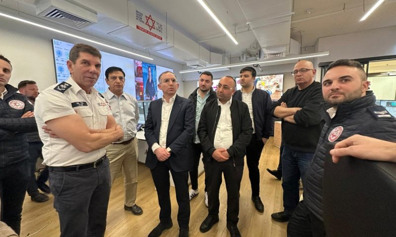  מנכ״ל משרד הפנים ביקר במטה מגן דוד אדום ונחשף להיערכות הארגון ולמערכות הטכנולוגיות המתקדמות: