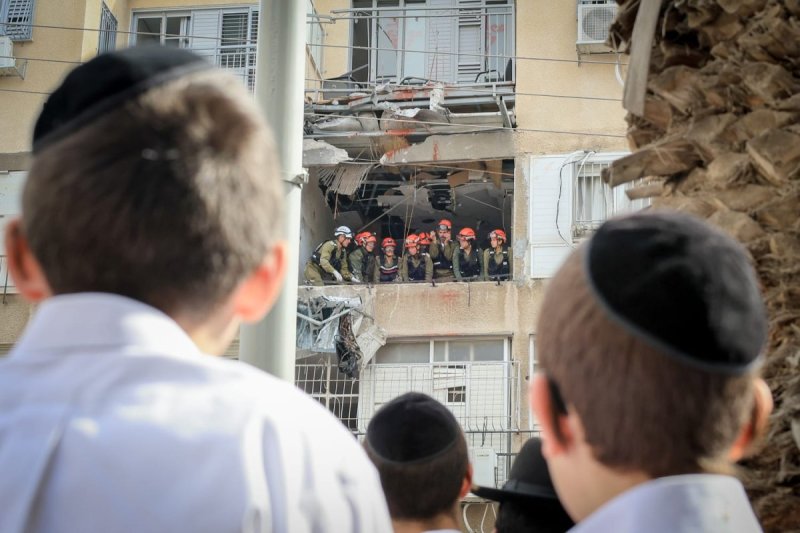 אריאל סר