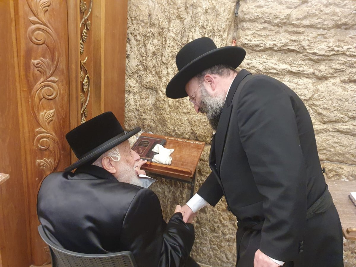 באדיבות המצלם
