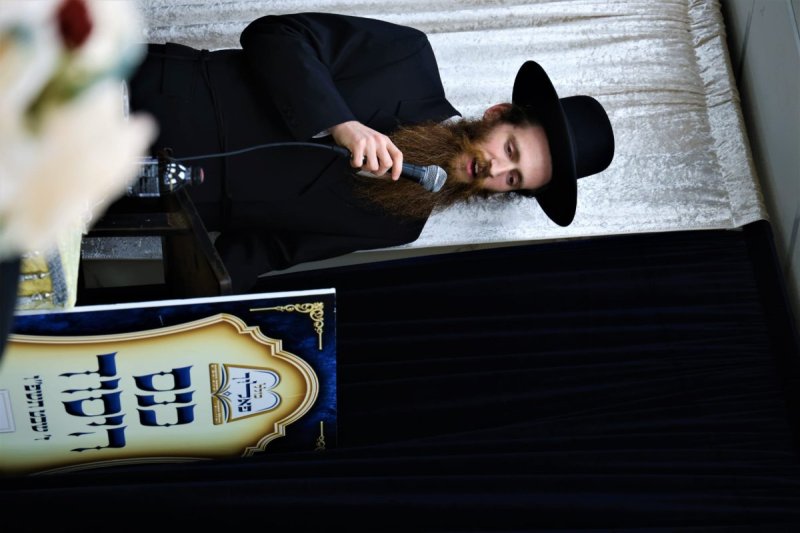 באדיבות המצלם