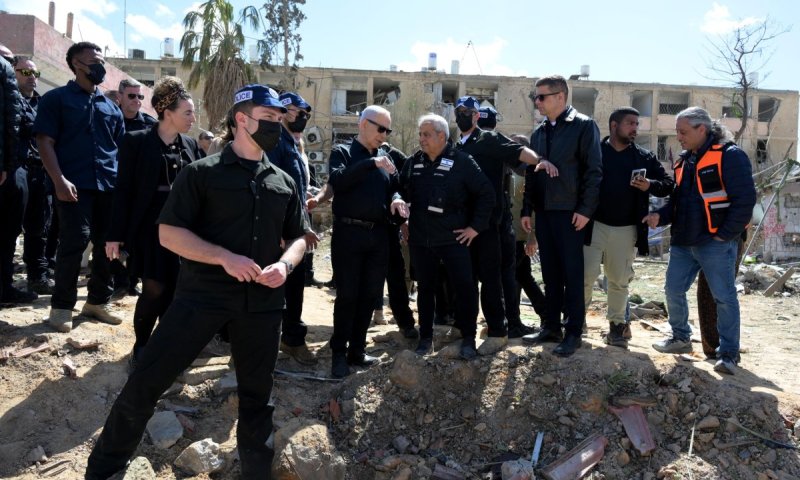 נתניהו בזירה בדימונה: "כל מי שנכנס לממ"ד או מקלט, לא קרה לו כלום"