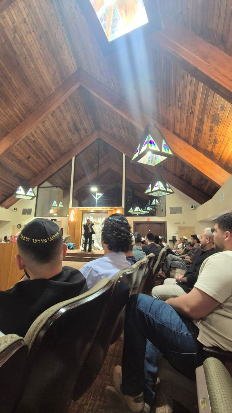 באדיבות המצלם