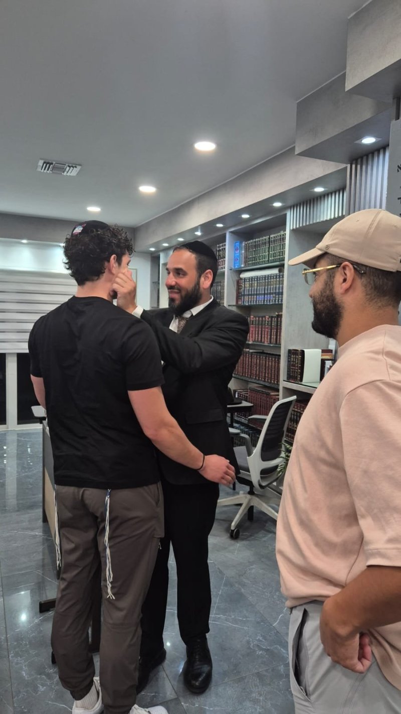באדיבות המצלם