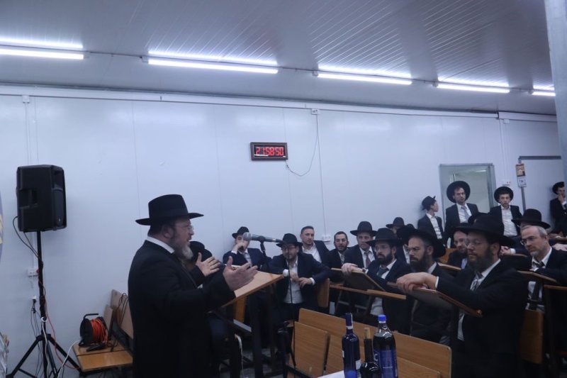באדיבות המצלם