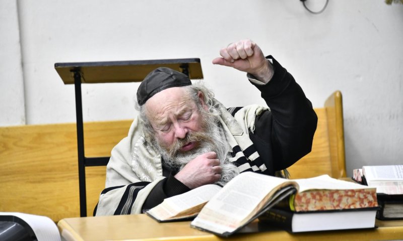המקובל רבי יעקב עדס הכין את כולל חזון איש לליל הסדר