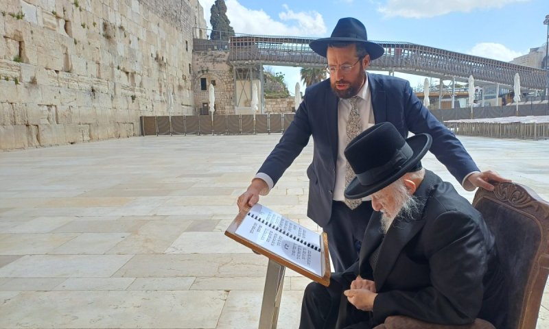 מול הכותל הריק: כך שוכנע ראש הישיבה לחרוג מן הציבור