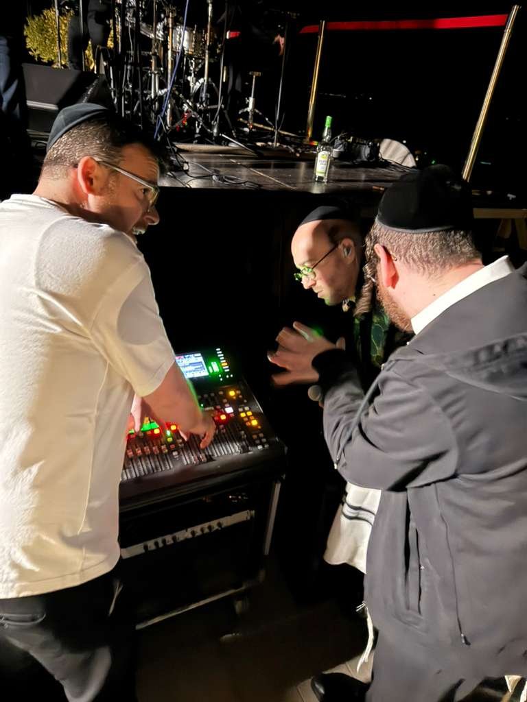 באדיבות המצלם