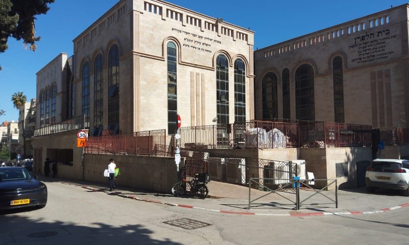 זעזוע בירושלים: חשד לחילול וביזוי קודש בבית הכנסת של חסידות סקווירא