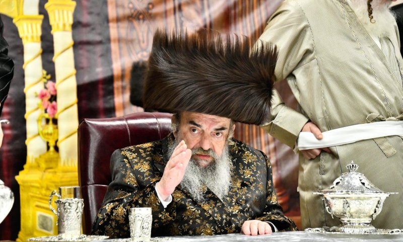 תיעוד מחסידות לעלוב: הטיש בחול המועד ומוצאי שבת חוה"מ