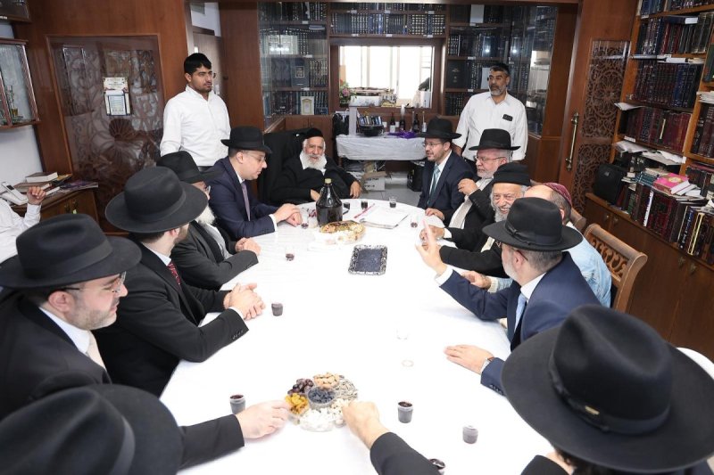יחצ