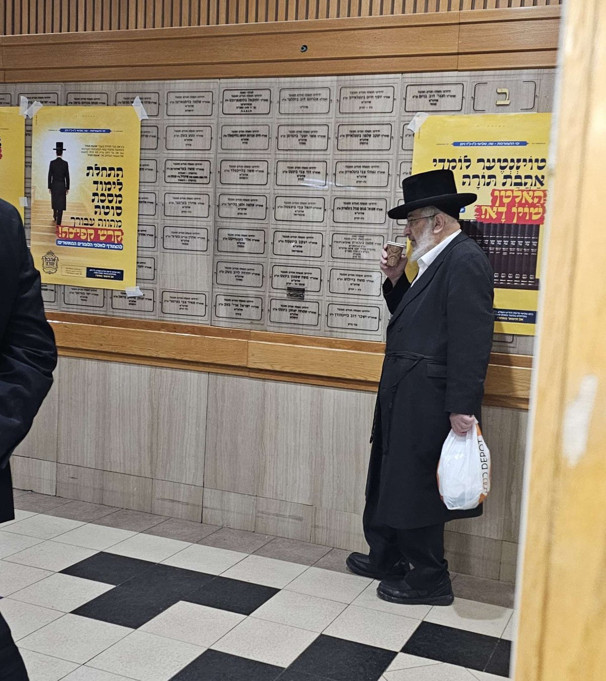באדיבות המצלם