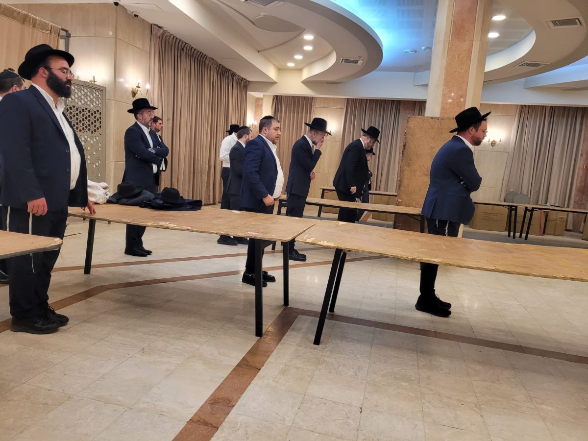 באדיבות המצלם