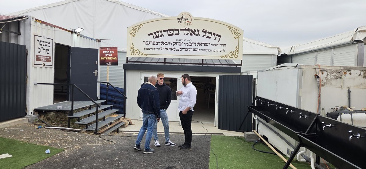 באדיבות המצלם