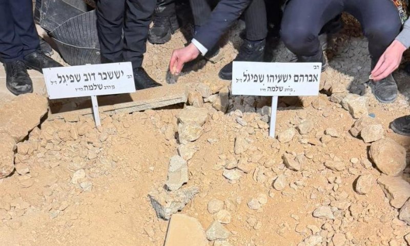 הגר"ש שפיגל בהלוויית בנו: "אחד ועוד אחד זה הרבה יותר משניים"