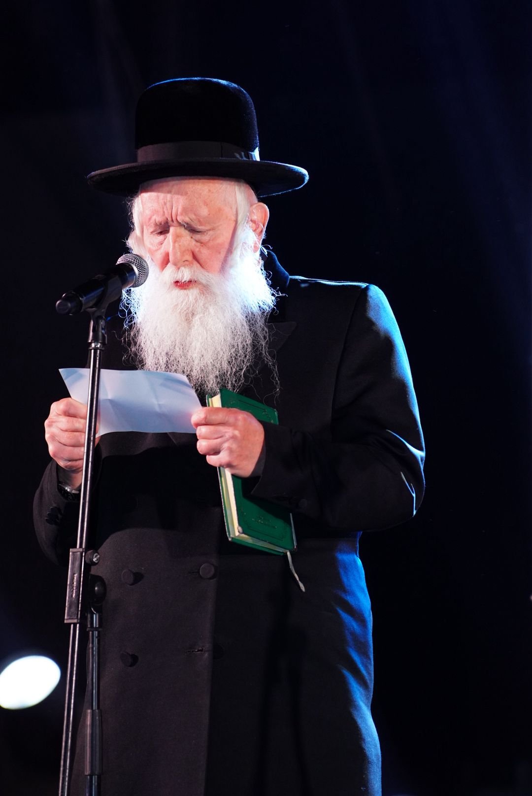 באדיבות המצלם