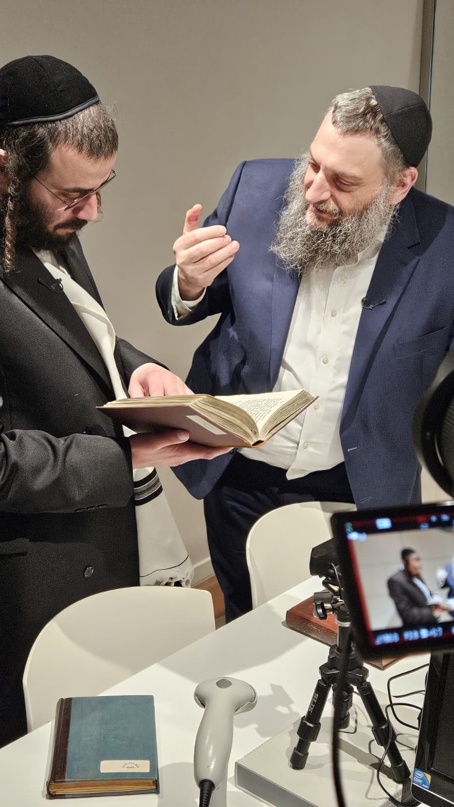 באדיבות המצלם