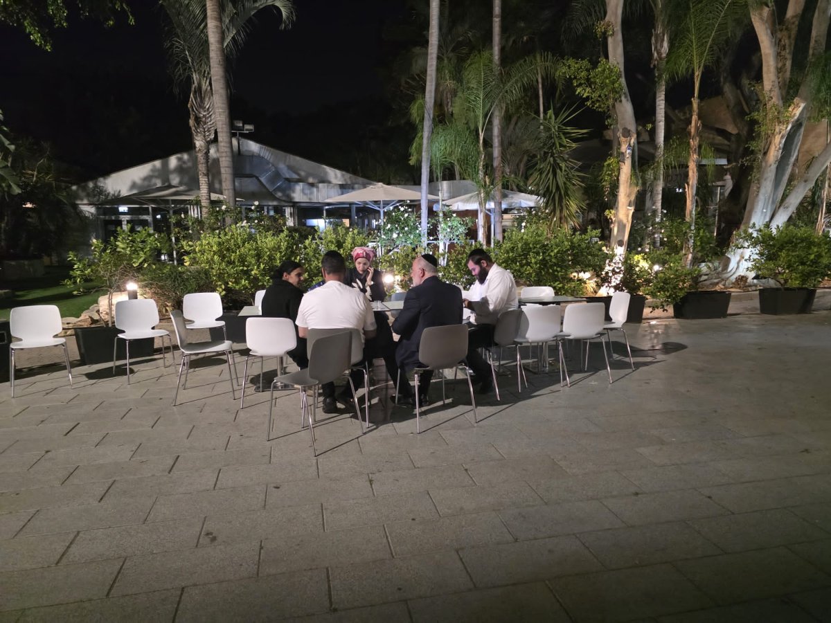 באדיבות המצלם
