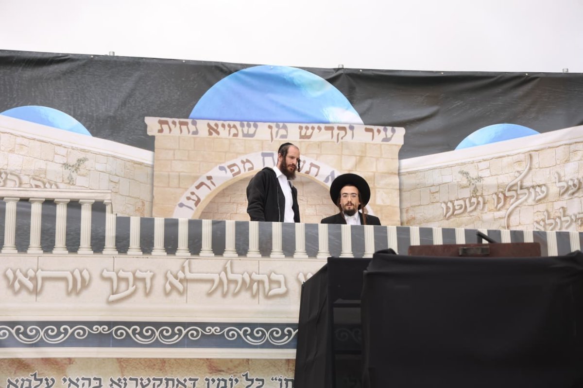 באדיבות המצלם