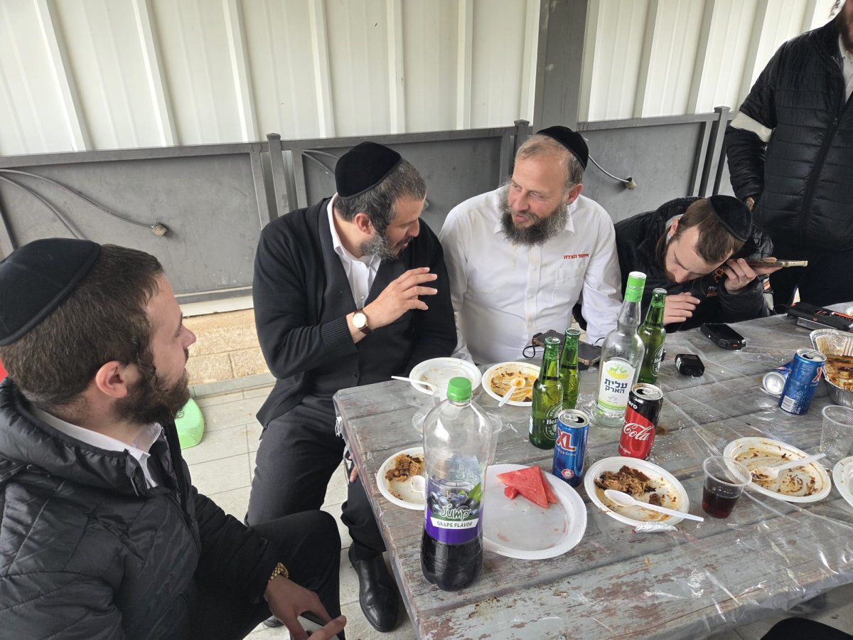 באדיבות המצלם