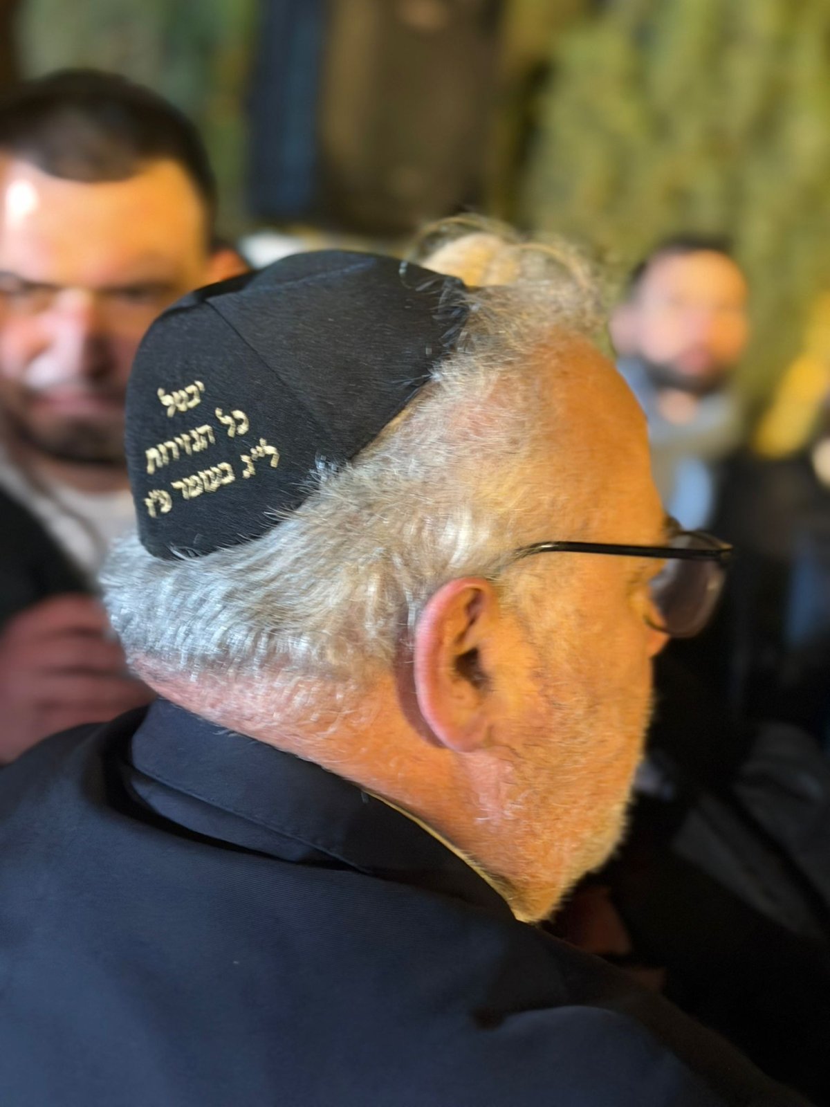 באדיבות המצלם