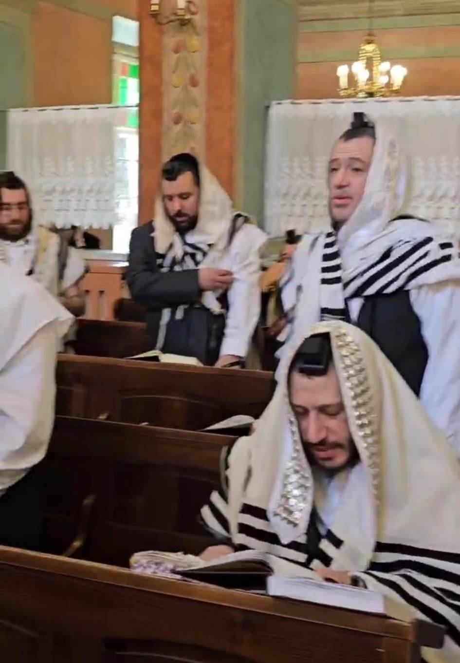 באדיבות המצלם