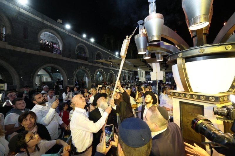 באדיבות המצלם
