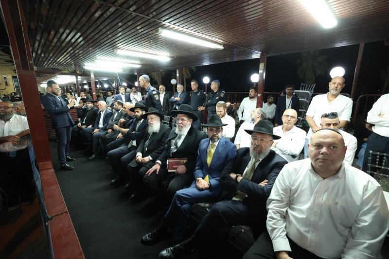 באדיבות המצלם