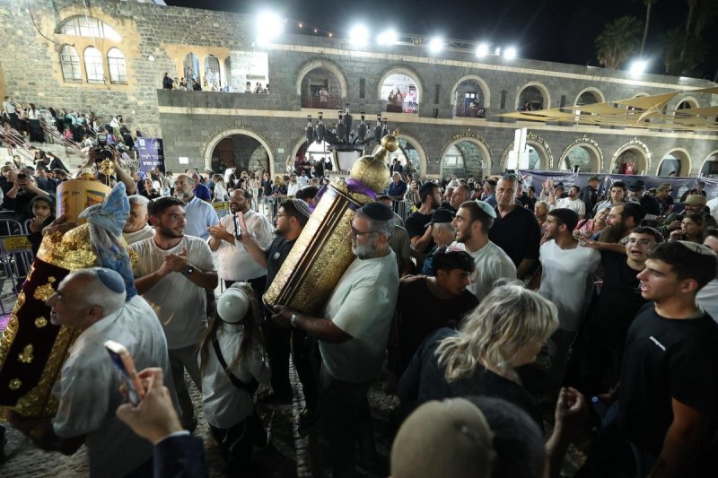 באדיבות המצלם